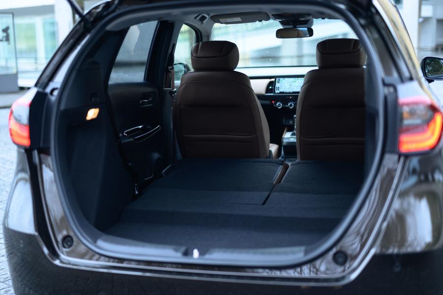 Багажник Honda Fit e:HEV Luxe 2020 года  (JP) (фото 16 из 23)